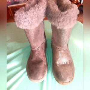 Girls size 4, SO grey fur lined boots